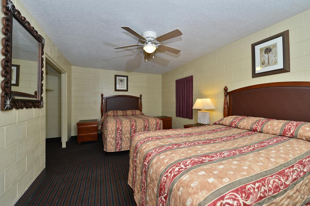 Savannah Inn And Suites Savannah Port Area Δωμάτιο φωτογραφία