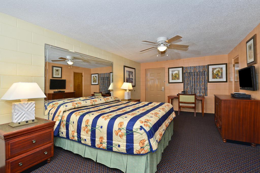 Savannah Inn And Suites Savannah Port Area Δωμάτιο φωτογραφία
