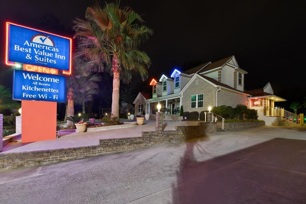 Savannah Inn And Suites Savannah Port Area Εξωτερικό φωτογραφία