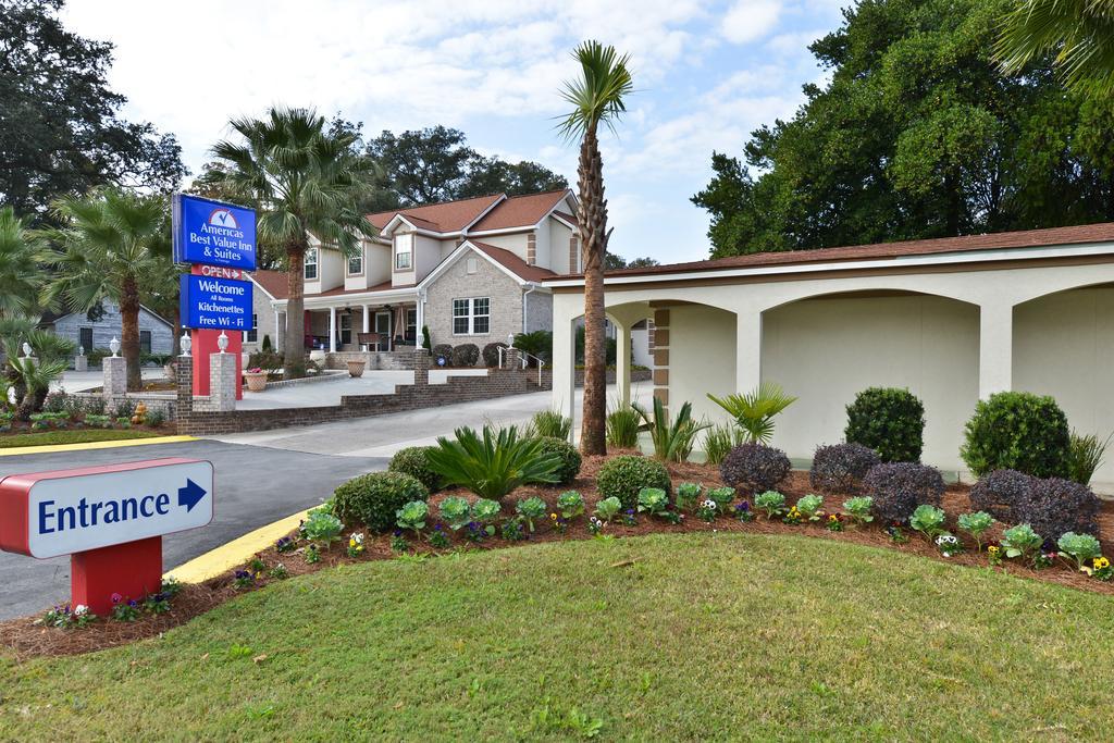 Savannah Inn And Suites Savannah Port Area Εξωτερικό φωτογραφία