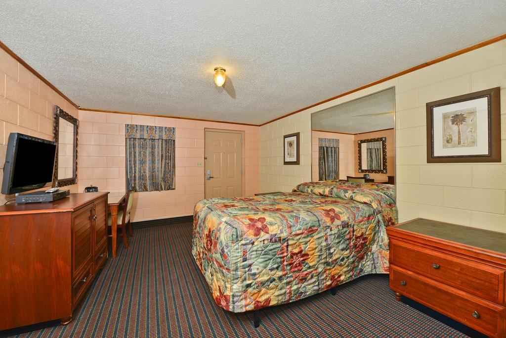 Savannah Inn And Suites Savannah Port Area Δωμάτιο φωτογραφία