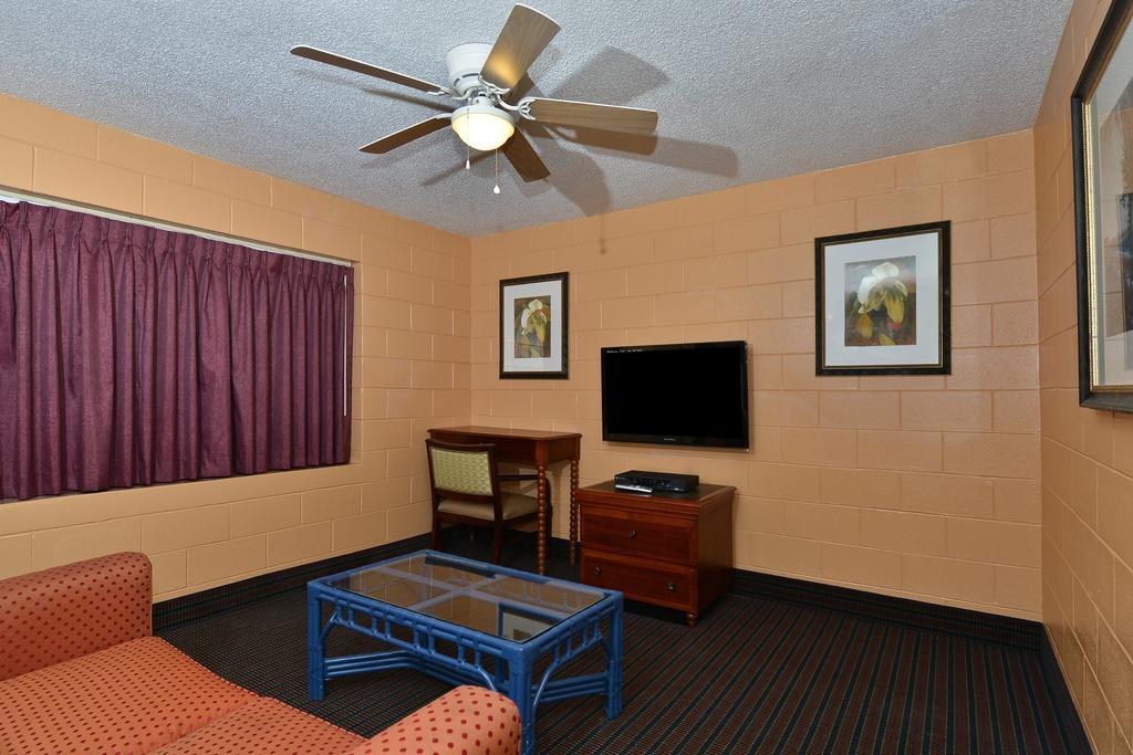 Savannah Inn And Suites Savannah Port Area Δωμάτιο φωτογραφία