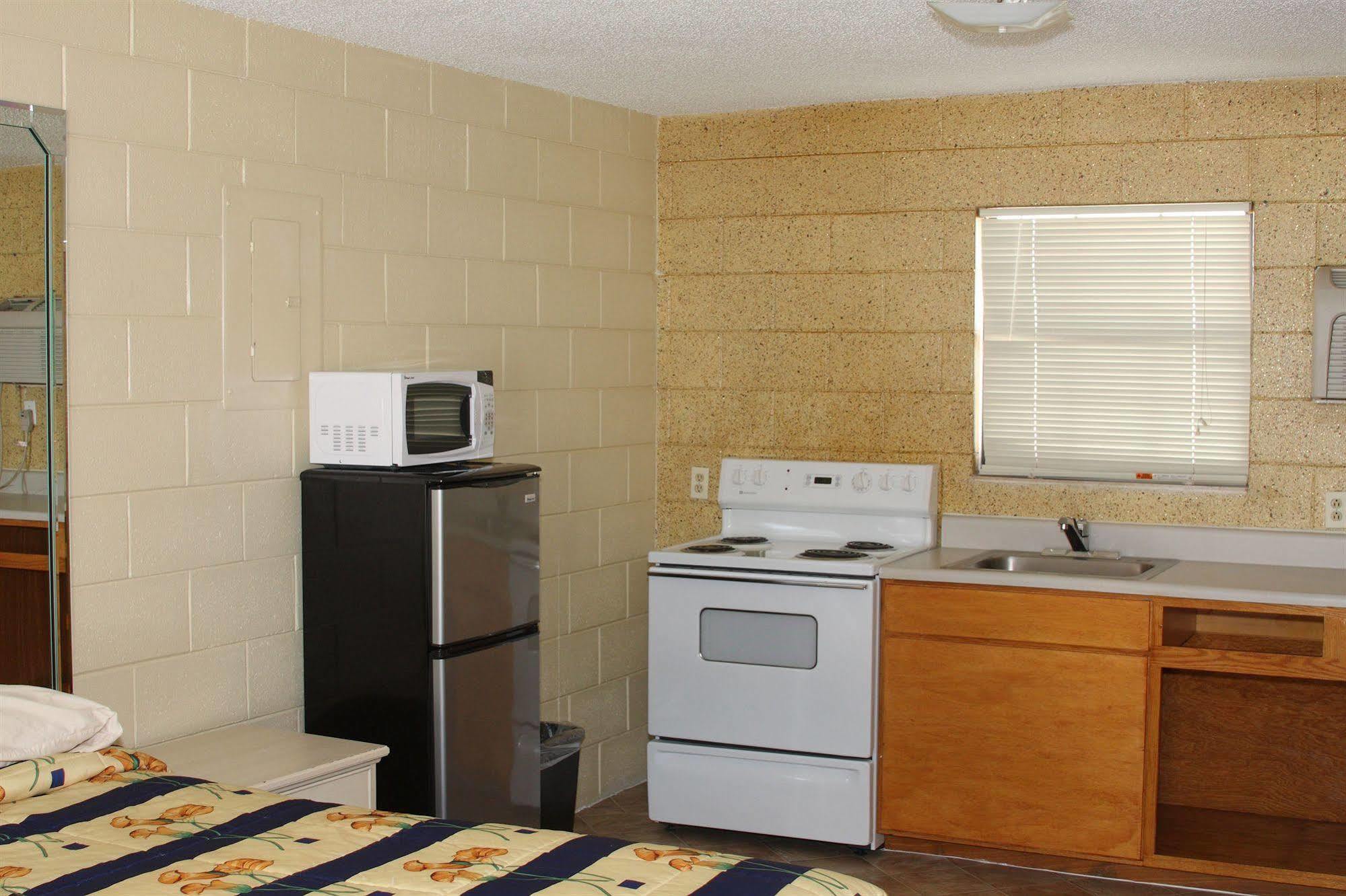 Savannah Inn And Suites Savannah Port Area Εξωτερικό φωτογραφία